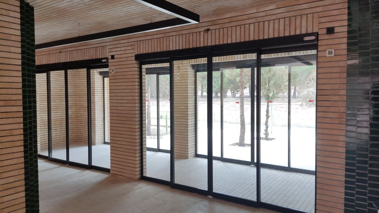 درب اتوماتیک شیشه ای فولدینگ