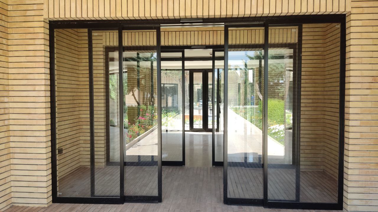 درب اتوماتیک شیشه ای فولدینگ